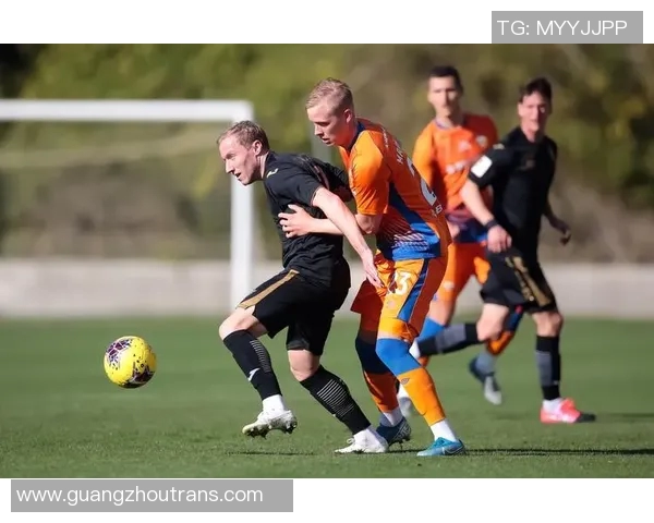 乌法与流浪者的较量：一场足球激情碰撞的精彩对决与战术分析